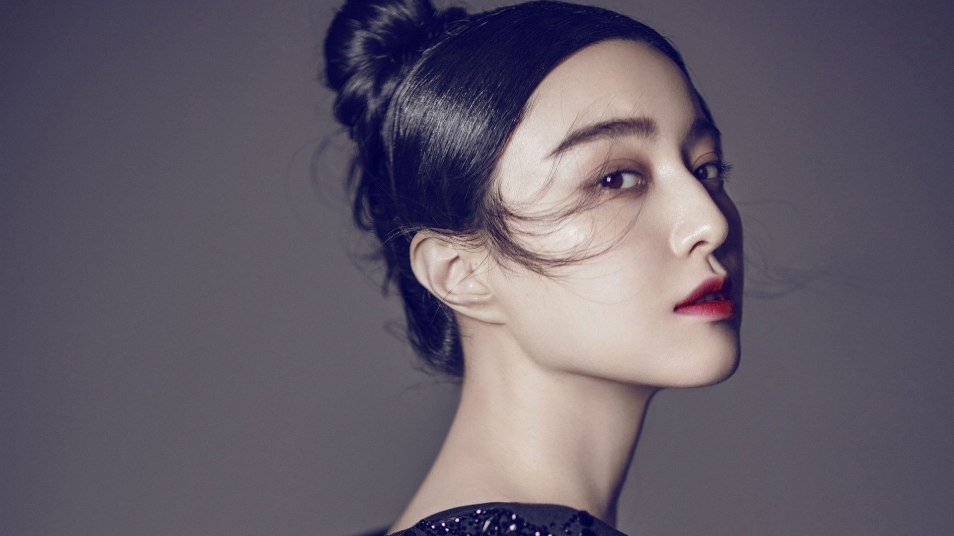 中场站位分层是否影响后场出球线路选择，中场分几种